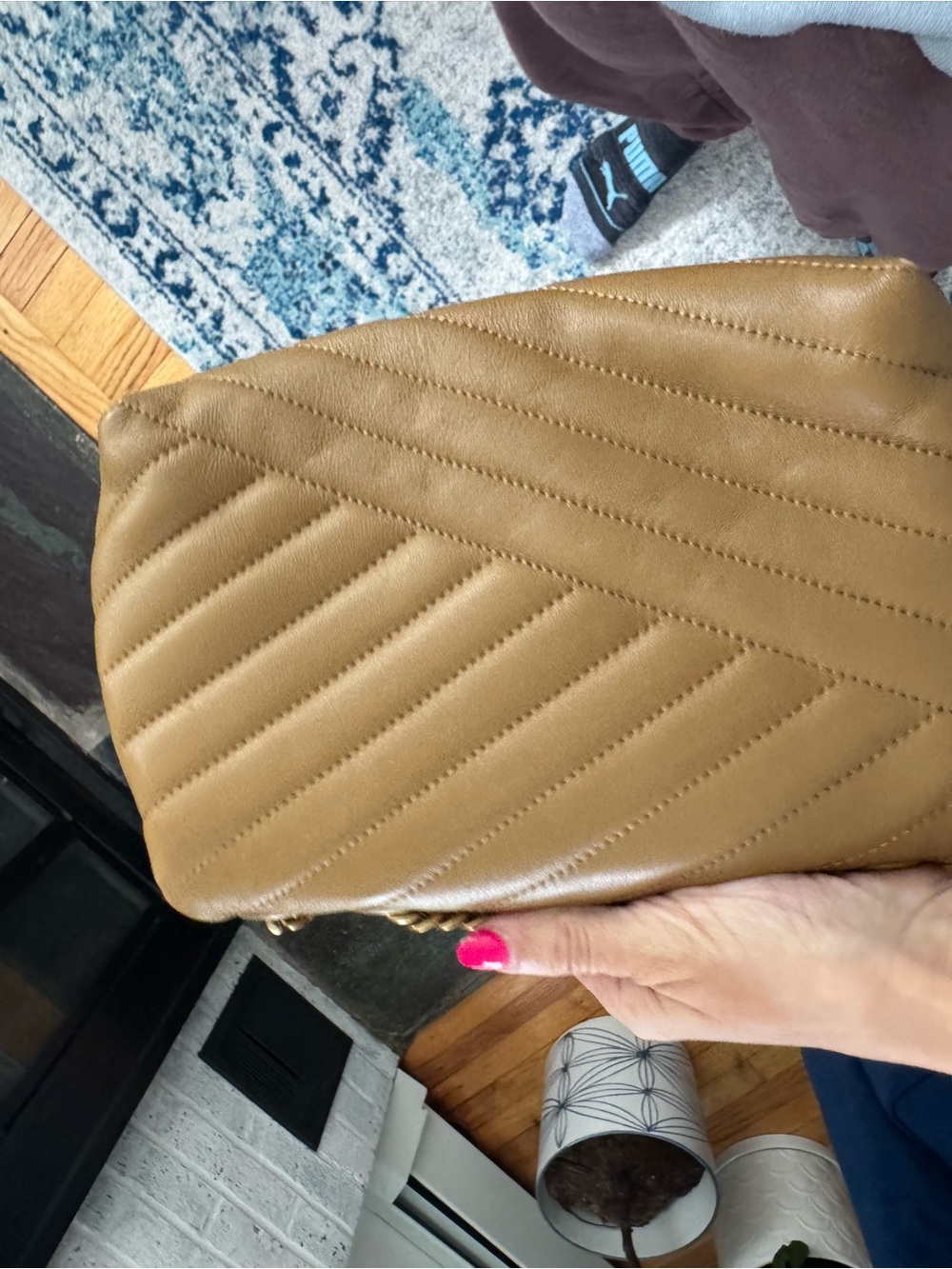 Tory Burch Camel Quilted Leather Shoulder Bag with Gold Logo - Picture 4 of 8